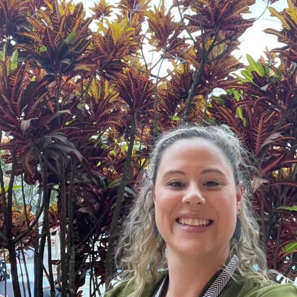 Meet your Posher, Danielle - Picture 4 of 4